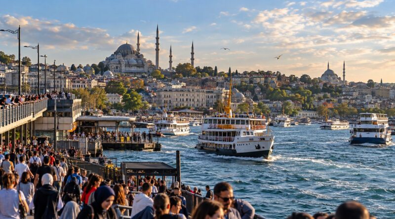 İstanbul Boğazı’nda vapurlar ve tarihi yarımada manzarası