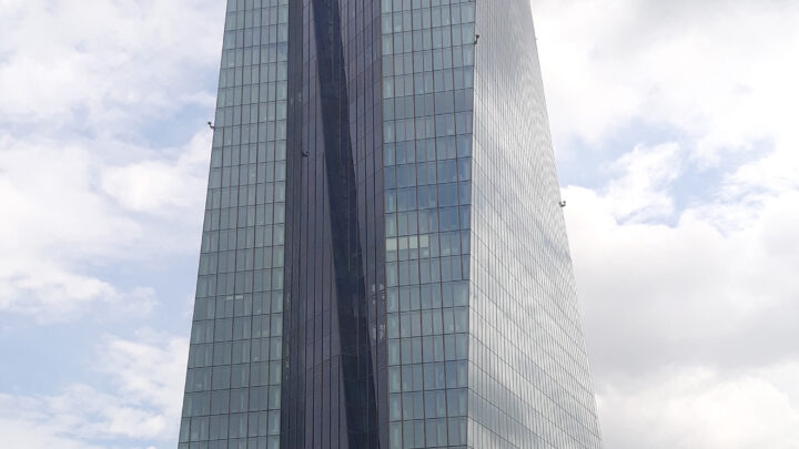 ECB Mevduat Faizini Yüzde 2,5’e Yükseltti: Hollanda İçin Ne Anlama Geliyor?